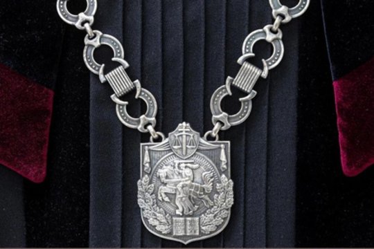 Teisėjų garbės teismas skyrė pastabą Trakų rūmų teisėjai – bylas nagrinėjo nevilkėdama mantijos