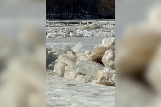 Vilniaus centre užfiksavo galingą ledų pajudėjimą: komentaruose nestigo ir besibaiminančių