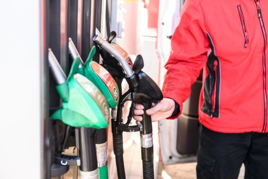 Į Lenkiją plūsta vokiečiai: pas juos benzinas pabrango 20 centų vos per vieną dieną