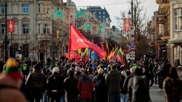 Ekonomistas įspėja lietuvius: „Esame labai blogoje trajektorijoje“