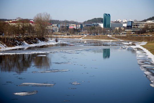 Sinoptikų prognozės toliau džiugina: laukia dar viena pavasariškai šilta diena