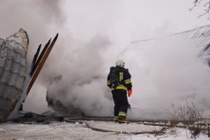 Per gaisrą Kelmės rajone žuvo 77 metų vyras