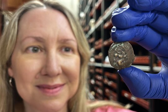 Unikalus radinys: autobuso kasoje – 2000 metų senumo moneta