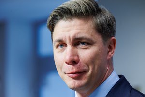 Premjerei sulaukiant kritikos dėl kelionių su šeima – M. Sinkevičiaus pozicija