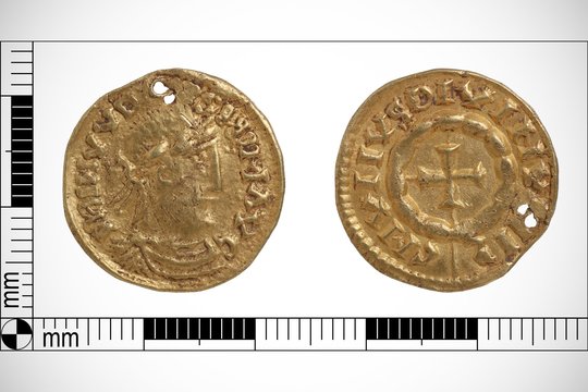 Kieno kaklą puošė šis auksas? Surado unikalų „Didžiosios pagonių armijos“ talismaną
