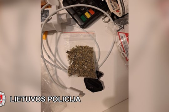 Trys klaipėdiečiai stos prieš teismą disponavimo kvaišalais ir psichotropinias vaistais