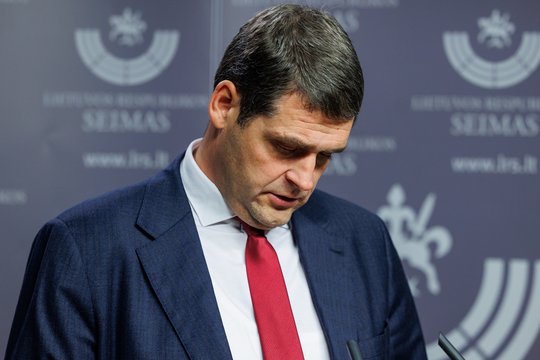 R. Žemaitaitis apie siūlymą už etikos pažeidimus politikams skirti baudas: aišku, kad susimokėčiau