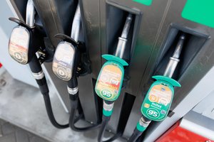 Vengrija bando pažaboti degalų kainas: štai, ko ėmėsi