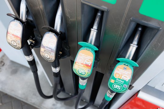 Vengrija bando pažaboti degalų kainas: štai, ko ėmėsi