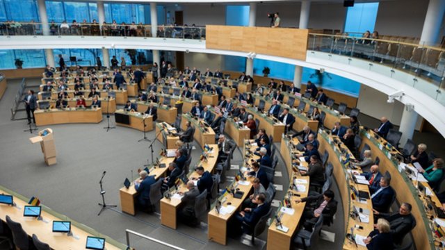 Šimtus įstatymų projektų Seime laiko pertekliniais: neįsigiliname į turinį
