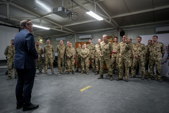 Iranas galimai minuoja Hormūzo sąsiaurį – į žinią audringai sureagavo D. Trumpas