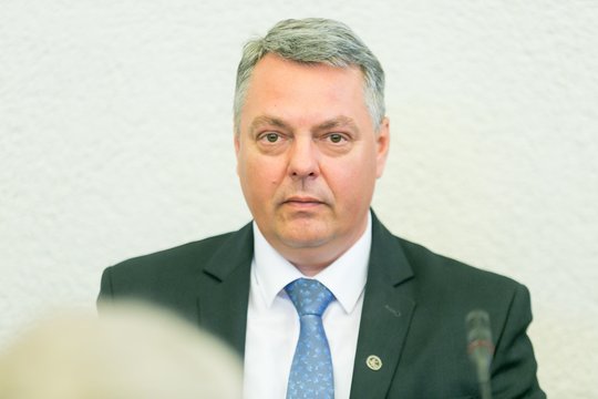 Kaltę pripažinęs Pagėgių meras V. Bendaravičius atleistas nuo baudžiamosios atsakomybės „čekiukų“ byloje