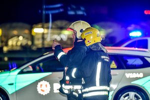 Vilniaus rajone ugniagesiai nuo telekomunikacijų bokšto nukėlė ten įsilipusį nepilnametį