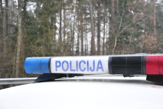 Ignalinos r. sustabdyto automobilio bagažinėje rasta kontrabandinių cigarečių