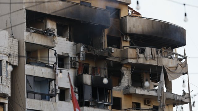 Raketomis ir dronais atakuotas Izraelis ir Persijos įlankos šalys: Iranas kalba apie didžiausią smūgių bangą