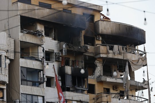 Raketomis ir dronais atakuotas Izraelis ir Persijos įlankos šalys: Iranas kalba apie didžiausią smūgių bangą