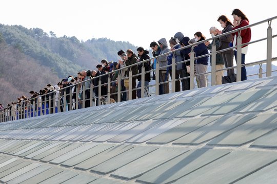 Japonija mini 15-ąsias Fukušimos katastrofos metines