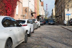 Statytojai už neįrengtas vietas automobiliams mokės mažiau