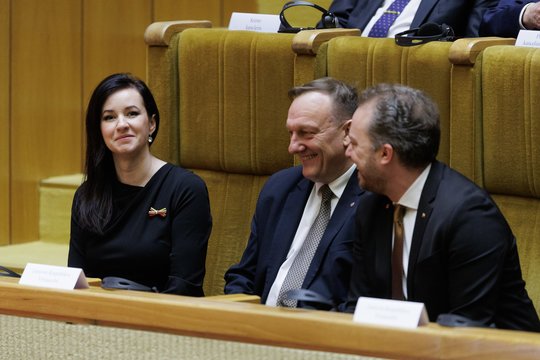 Aukščiausi šalies politikai ir išskirtiniai apdovanojimai: Seime – iškilmingas Kovo 11-osios minėjimas