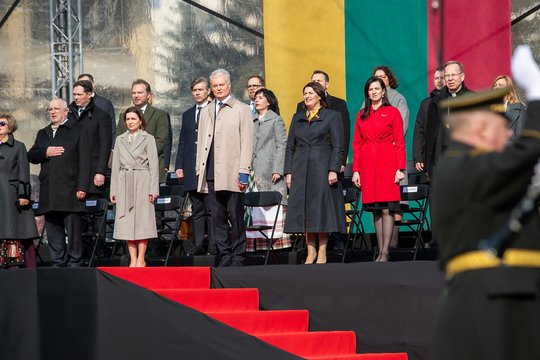 Nepriklausomybės aikštėje – iškilminga trijų Baltijos valstybių vėliavų pakėlimo ceremonija