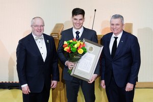 Nepriklausomybės stipendija įteikta Lietuvos ekonominę istoriją apžvelgiančiam Adomui Klimantui