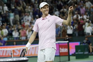 J. Sinneris išvargo pergalę prieš 19-metį Brazilijos talentą