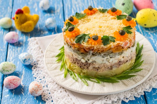 Šventinio stalo sensacija: greitos ir prabangios silkės salotos, kurių skoniu priblokšite visus