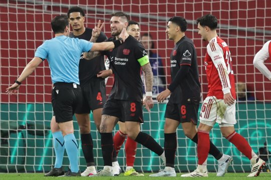 Čempionų lygoje „Arsenal“ paskutinėmis minutėmis išplėšė lygiąsias prieš „Bayer“