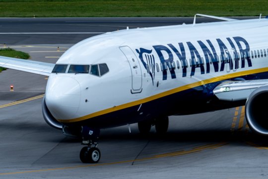 „Ryanair“ širsta: panaikino vieną kryptį iš Vilniaus