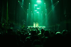 Šeštasis „Draugai Draugams“ gimtadienis savaitgalį aidės buvusiame baldų salone