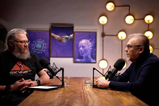 Kūrybininkas Aidas Puklevičius apie dirbtinį intelektą: neturime tapti jo įkaitais