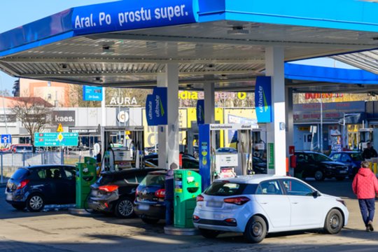 Lenkijos pasienyje – ištuštintos degalų atsargos: vietos valdžia siūlo riboti prekybą