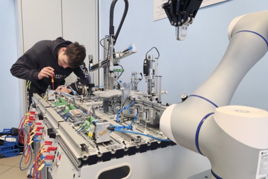 Kai investicijos seka paskui mokymą: pameistrystės sėkmės istorija Visagine