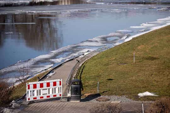Penktadienį galime sulaukti ir plikledžio, ir rūko: šils iki 15 laipsnių