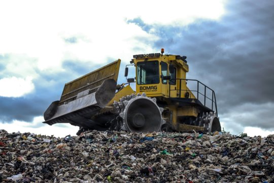 Dėl Kazokiškių sąvartyno „spjaudomos“ taršos – ir tarnybų žinia