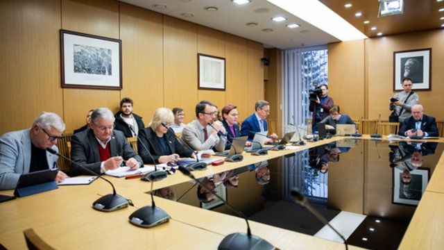 Politikai pradeda kovą: kas siekia užvaldyti LRT?