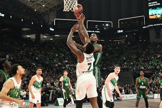Keturių pralaimėjimų duobėje buvęs „Panathinaikos“ iš jos išsiropštė per „Žalgirio“ galvas