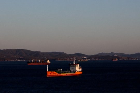 Šoktelėjus energijos išteklių kainoms – JAV gręžiasi į Rusiją: leido prekiauti nafta