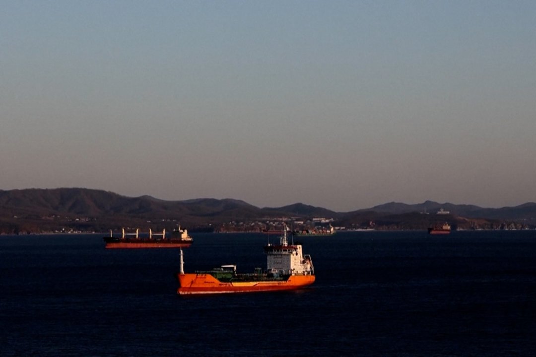 Šoktelėjus energijos išteklių kainoms – JAV gręžiasi į Rusiją: leido prekiauti nafta