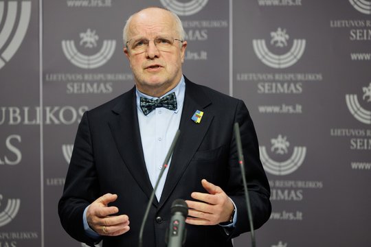 Parlamentarai kreipėsi į J. Oleką dėl D. Beinoravičiaus atleidimo: surinko reikalingus parašus