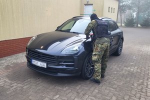 Lenkijoje sulaikytas lietuvis, iš Vokietijos į Lietuvą važiavęs vogtu automobiliu „Porsche“ 