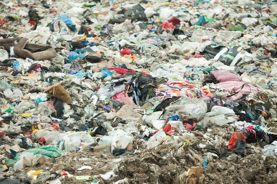 Elektrėnų rajono meras dėl taršos Kazokiškių sąvartyne teiks skundą: problema yra įsisenėjusi