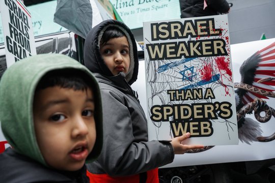 Iš Irano – menkinanti replika Ukrainai