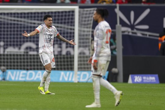 „Bayern“ be dviejų išvarytų žaidėjų atsilaikė prieš Lėverkuzeną