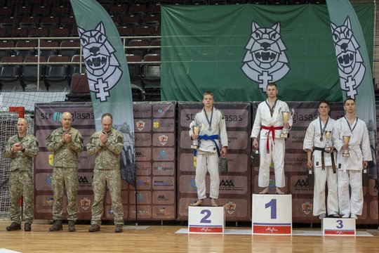 Kovos ant tatamio: 72 kariai varžėsi 10-ąjame karinės kovinės savigynos turnyre