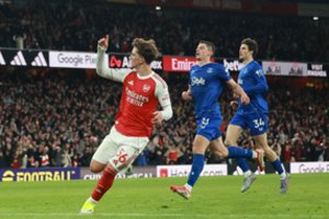 „Arsenal“ šešiolikmečio pagalba iškovojo pergalę, „Chelsea“ suklupo