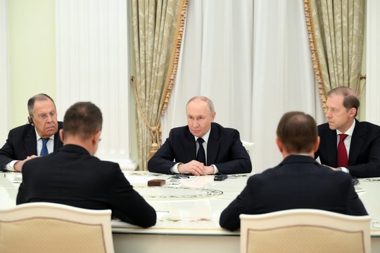 Po pasiūlymo dėl taikos derybų – nešvankus V. Putino atstovo atsakas