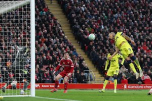 „Liverpool“ paskutinę minutę iš rankų išleido pergalę ir nepasinaudojo šansu