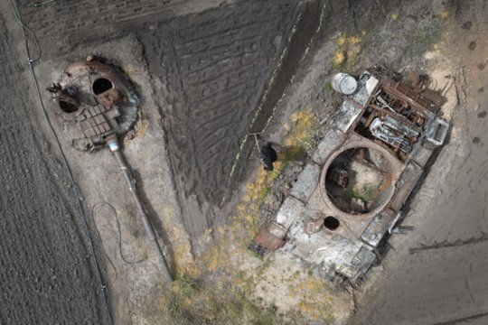 Drastiškai sumažėjo Rusijos tankų nuostoliai Ukrainoje – kas vyksta?