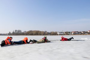 Ugniagesių gelbėtojų savaitgalis: nuo darbų vandenyje – iki gaisrų gesinimo atvirose teritorijose